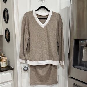 V-Neck Two-Piece Knit Sweater Set in Beige and White
